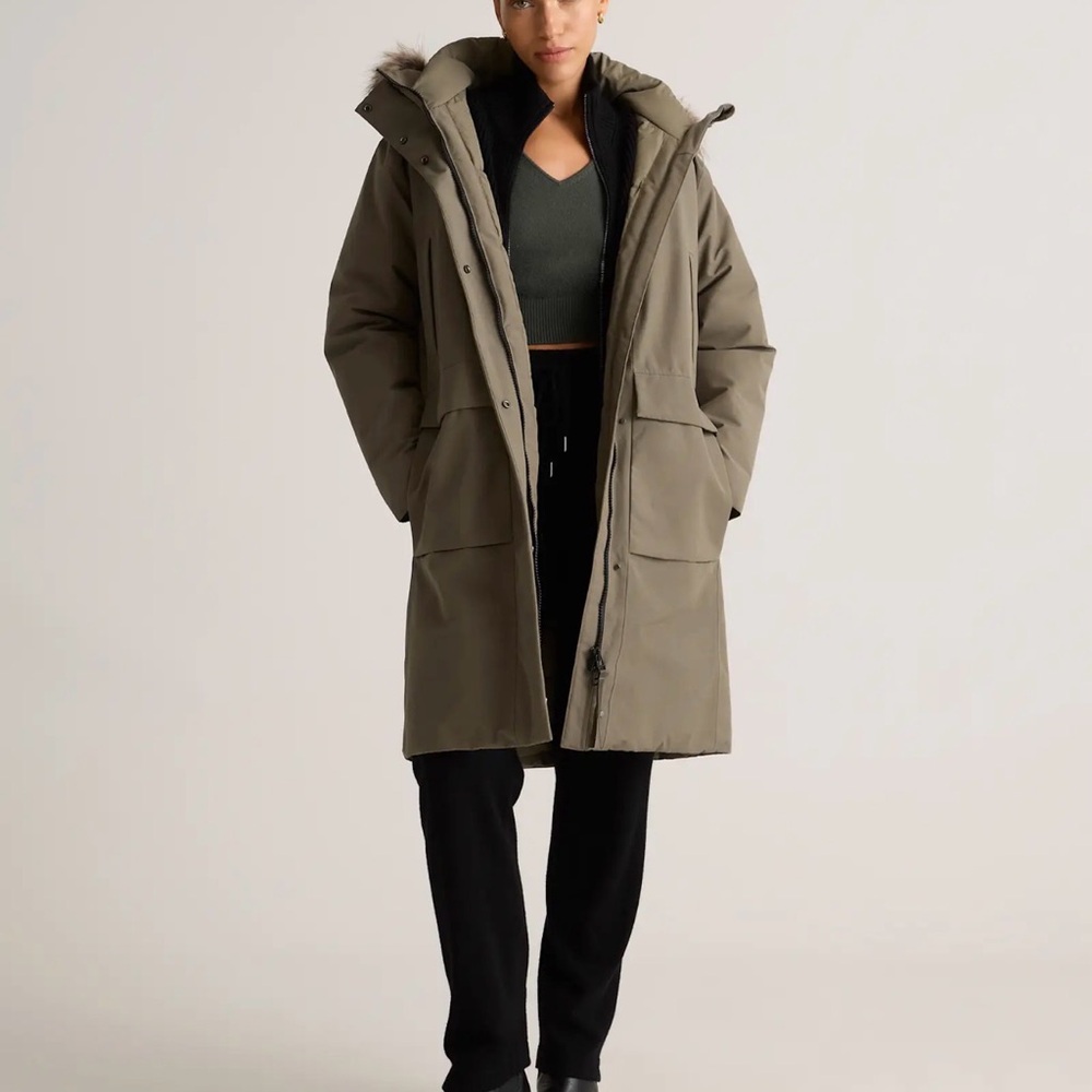 Quince NWOT Women’s Responsible Down Hooded Long Parka Faded Cargo medium Y878